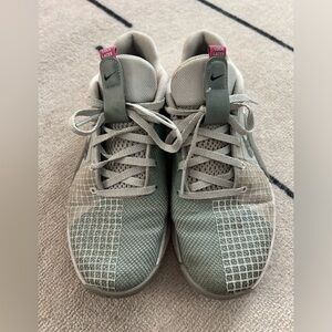 Nike Metcon 8 training sneakers